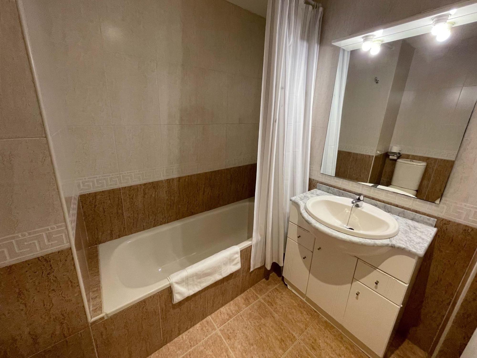 Apartamentos El Pilar Suites 3000 Saragossa Exterior foto